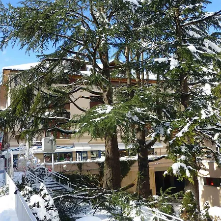 4 Pieces Avec Balcon, Internet, Parking Au Centre De - Fr-1-512-138