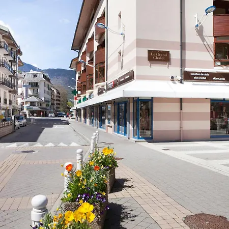 Appartement 4 Pieces Avec Balcon, Internet, Parking Au Centre De - Fr-1-512-138 Brides-les-Bains