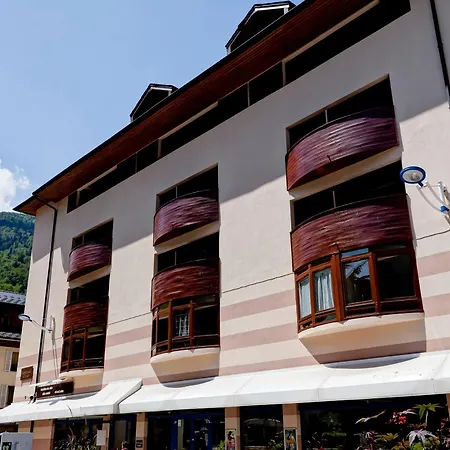 4 Pièces Avec Balcon, Internet, Parking Au Centre De - Fr-1-512-138 Brides-les-Bains